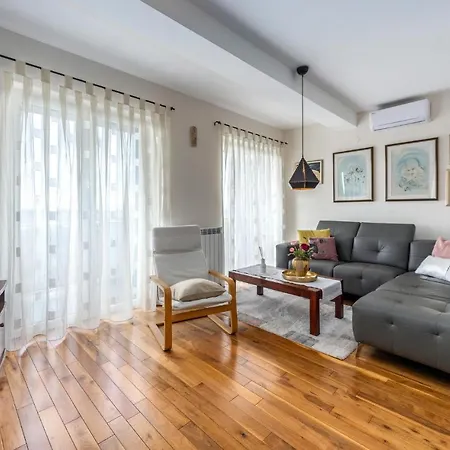 Nice In With 3 Bedrooms, Wifi And Outdoor Swimming Pool Tatil Evi Jadranovo
