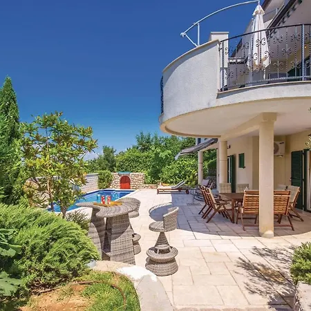 Nice In With 3 Bedrooms, Wifi And Outdoor Swimming Pool Tatil Evi Jadranovo