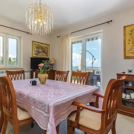 Tatil Evi Nice In With 3 Bedrooms, Wifi And Outdoor Swimming Pool *