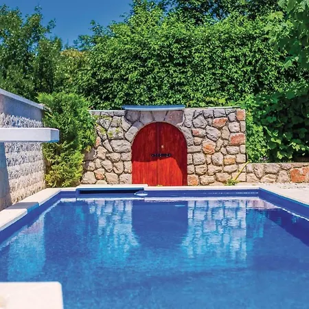 Tatil Evi Nice In With 3 Bedrooms, Wifi And Outdoor Swimming Pool Jadranovo