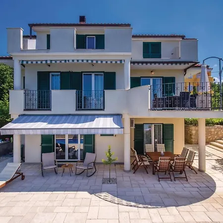 Nice In With 3 Bedrooms, Wifi And Outdoor Swimming Pool Tatil Evi