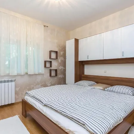 Nice In With 3 Bedrooms, Wifi And Outdoor Swimming Pool Tatil Evi