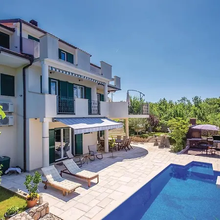 Nice In With 3 Bedrooms, Wifi And Outdoor Swimming Pool Tatil Evi Jadranovo