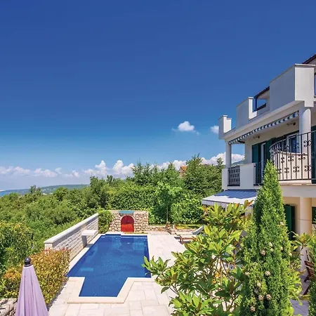 Nice In With 3 Bedrooms, Wifi And Outdoor Swimming Pool
